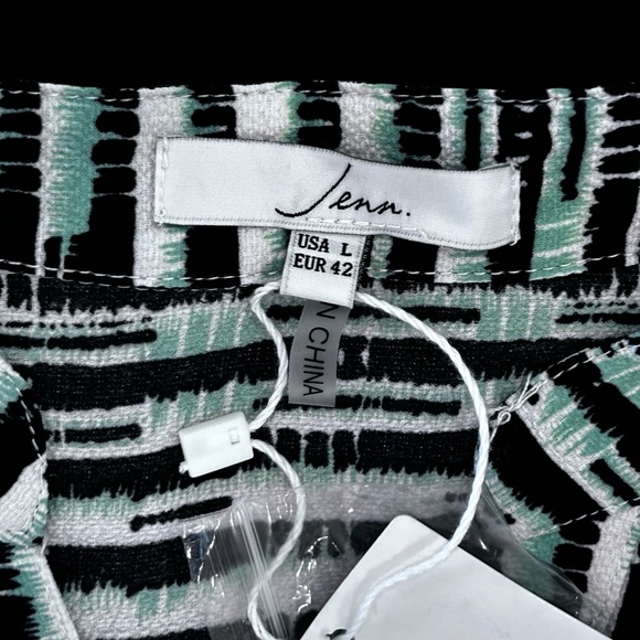 Jenn. Women’s Large Lined Romper Balloon Sleeves Green & White V-Neck - Picture 7 of 8